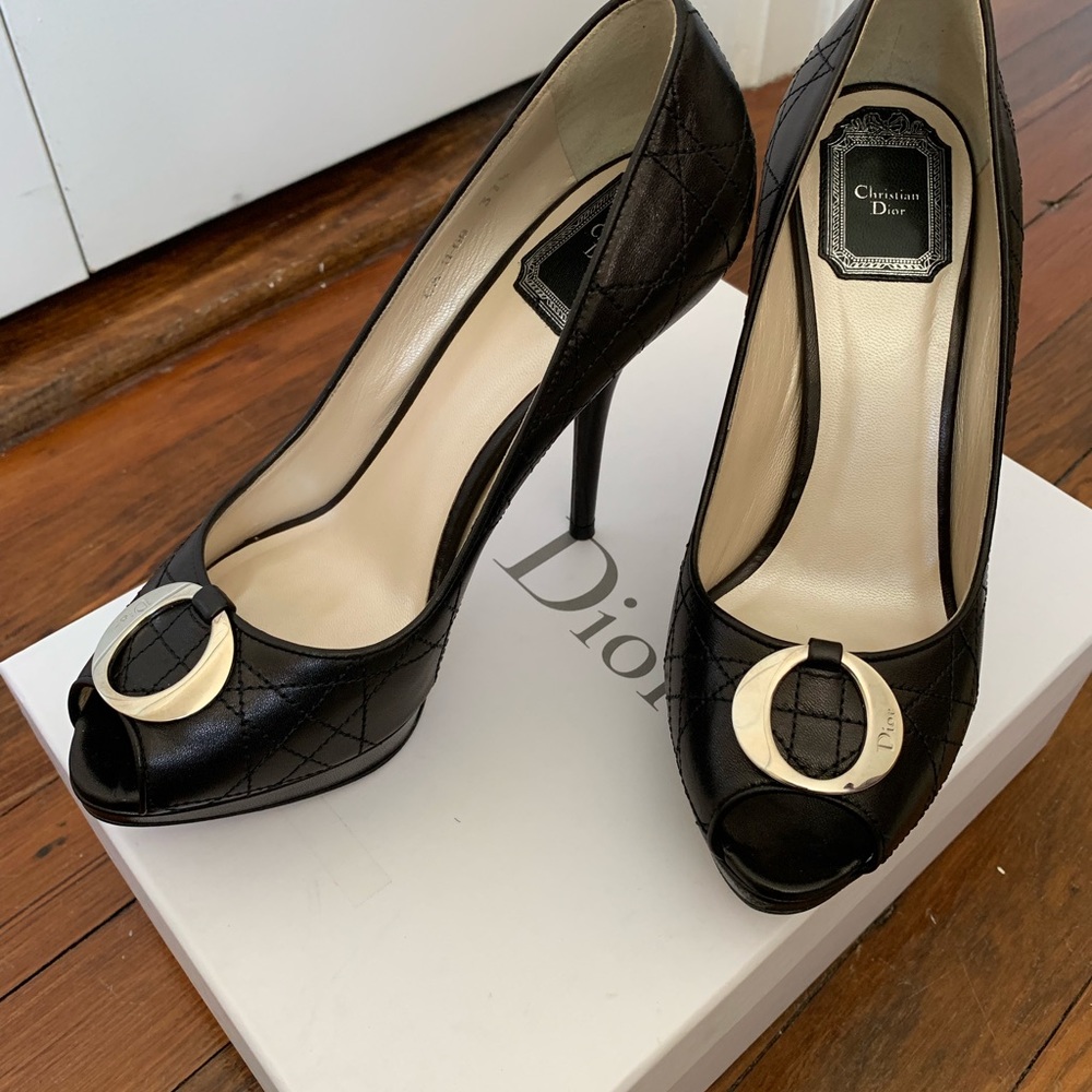 Pumps - Picture 3 of 6